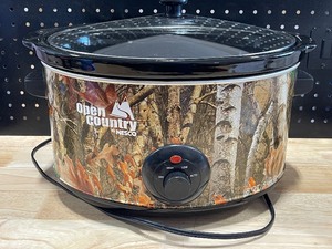 lot 98 image: Camo Slow Cooker