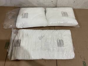 lot 192 image: LOT OF 4 Pillows