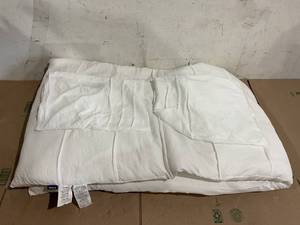 lot 197 image: 3PCS Bedsure Comforter Set