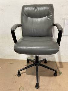 lot 373 image: Serta Modern Task Chair, 225 lb, Gray Faux Leather Upholstery