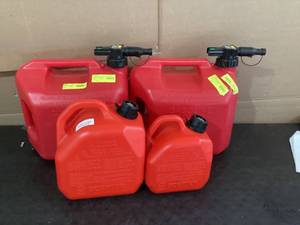 lot 500 image: 4PCS Gas Bins different Sizes for Cars