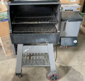 lot 49 image: Members Mark Pro Series Pellet Smoker Grill