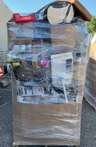 lot 501 image: Wholesale Pallet of Assorted Miscellaneous Items