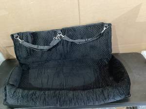 lot 270 image: Bnonya Dog Car Seat with Non-Slip Base