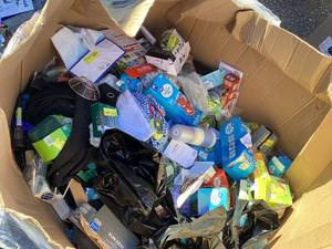 lot 560 image: Wholesale Pallet of Assorted Miscellaneous Items