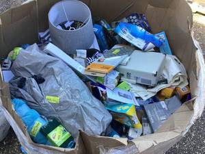 lot 564 image: Wholesale Pallet of Assorted Miscellaneous Items