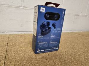 JBL LiveFree NC ear buds in case - navy
