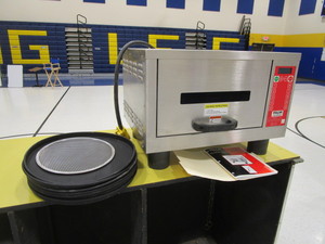lot 46 image: (Near New) Vulcan Flash Bake Oven w(6) 16 Alum Pizza Pans