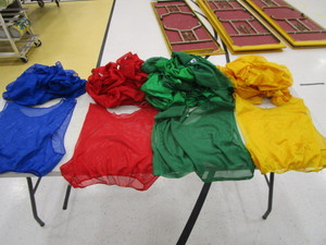 lot 18 image: Pullover Jerseys (12) Red (18) Green (9) Yellow (6) Blue