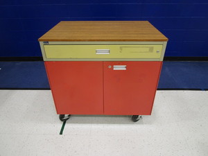 lot 27 image: Rolling Steel Cabinet 25x37x36