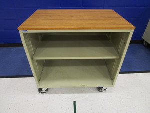 lot 29 image: Rolling Steel Cabinet 25x37x36