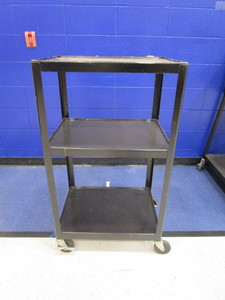 lot 32 image: Av Cart 18x24x34
