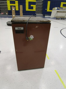 lot 71 image: Dorm Fridge