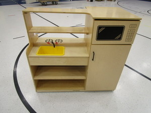 lot 72 image: Play Kitchen