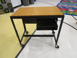 lot 183 image: AV Cart 23x37x35
