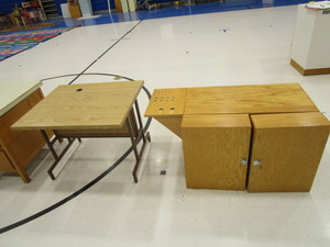 lot 189 image: Small Desk & Cabinet
