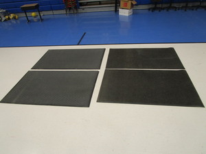 lot 201 image: (4) Entry Mats 3x5