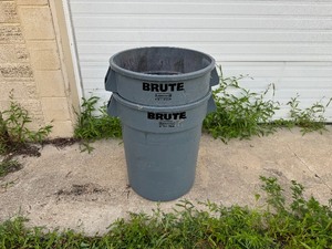 Pair of Rubbermaid Brut 32 Gallon Trash Cans