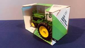 lot 3 image: JOHN DEERE 1934 MODEL 60 - NIB