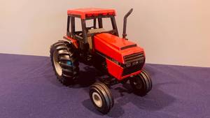 lot 6 image: JI CASE COLLECTOR SERIES 1984