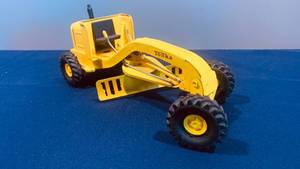 lot 7 image: TONKA 1960 ROAD GRADER