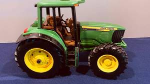 lot 9 image: 3 MORE ERTL FARM VEHICLES