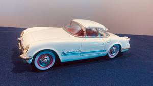 lot 15 image: TIN TOY CAR CORVETTE 1955 HARDTOP