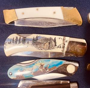 lot 52 image: COLLECTION OF KNIVES INCLUDING SOME WITH WOOD, WILDLIFE, ETC