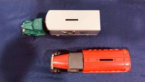 lot 60 image: DIE CAST TRUCKS WITH OIL COMPANY LOGOS