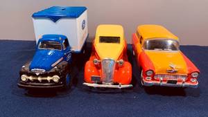 lot 61 image: DIE CAST TRUCKS WITH COMPANY LOGOS
