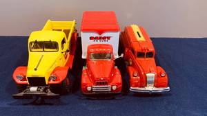 lot 62 image: DIE CAST TRUCKS