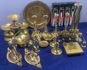 lot 67 image: BRASS CANDLESTICKS AND OTHER BRASS DECOR
