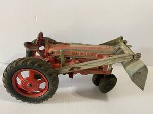 lot 26 image: VINTAGE ERTL and HUBLEY TRACTORS