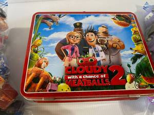 lot 29 image: STAR WARS FIGURES, FUN LUNCHBOX PLUS BAGS OF CARS AND TRUCKS
