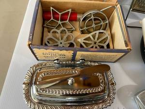 lot 35 image: VINTAGE KITCHEN GADGETS