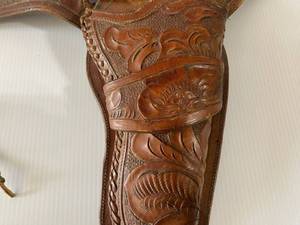 lot 36 image: LEATHER PISTOL HOLSTERS