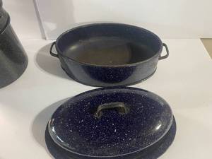 lot 43 image: VINTAGE SPECKLED ENAMELWARE