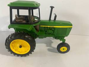 lot 77 image: JOHN DEERE FARM WORK VEHICLES