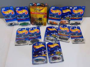 lot 84 image: ASSORTMENT OF NEW HOT WHEELS