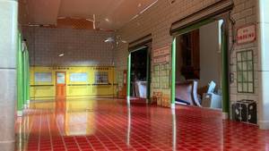 lot 30 image: TRAIN SET WITH TIN STATION