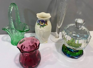 lot 41 image: ASSORTED POTTERY AND GLASSWARE