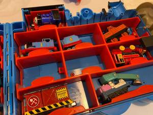 lot 105 image: MISCELLANEOUS COLLECTIBLE TOYS