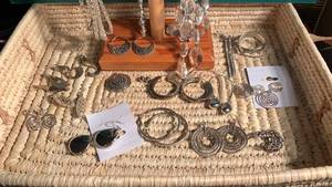 lot 118 image: COSTUME JEWELRY