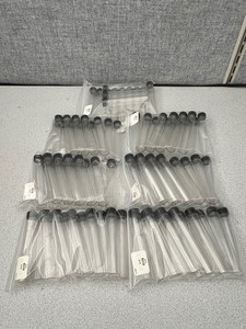 lot 14 image: 84 - Glass Vial With Screw Cap 3 Dram, 17x90mm