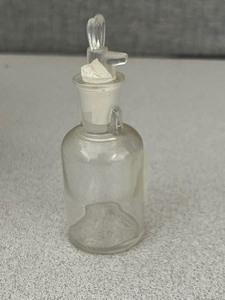 lot 16 image: 20 - 60ml Clear Glass Dropper Bottles High Stopper