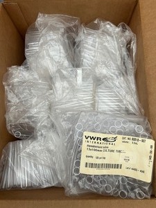 lot 32 image: 875 - 13x100mm Disposable Culture Tubes (125 Per Bag) VWR International
