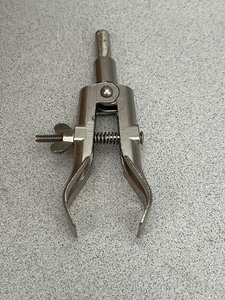 lot 45 image: 48 - Utility Clamp With Extension, 2 12 INCH