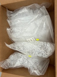 lot 49 image: 5 Bags of 100 - 5ml Tips for Microscopes