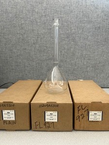lot 89 image: 3 - 500ml Volumetric Flasks Mercer Glass New York