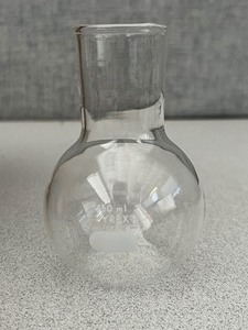 lot 95 image: 12 - 150ml Flat Bottom Boiling Flasks, Wide Mouth, PYREX